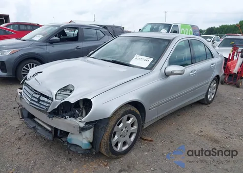 2005 Mercedes-Benz C 320 Luxury 4Matic z USA, uszkodzony, nr VIN WDBRF84J85F567356